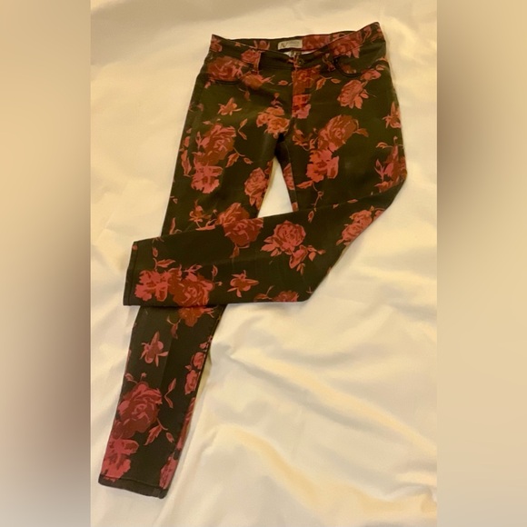 Floral Print Pants - Picture 3 of 5
